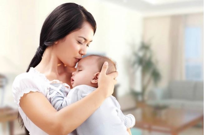 Tiền dưỡng sức sau sinh 2025: Mức hưởng bao nhiêu? Sau bao lâu được nhận?